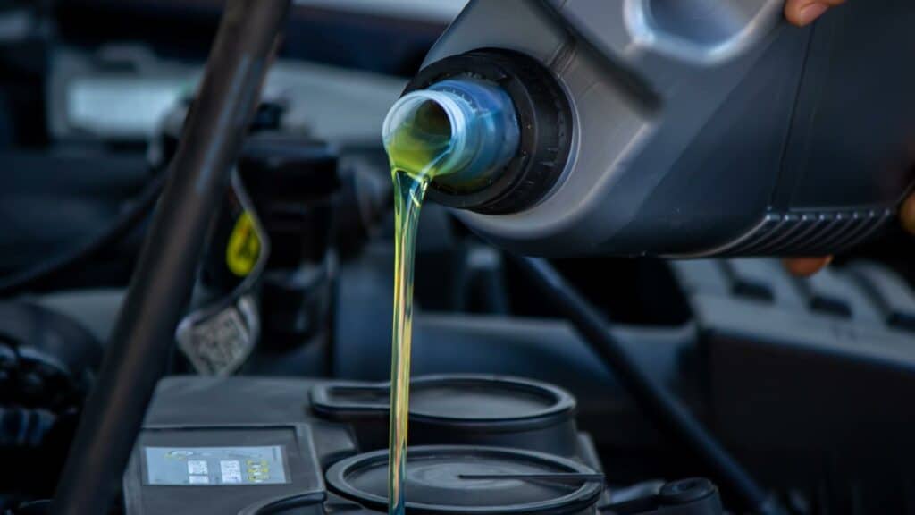 Intervento di tagliando auto con sostituzione olio e filtri