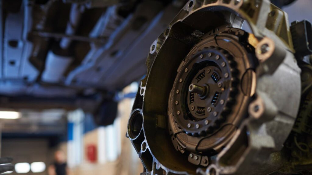 Intervento di riparazione auto sostituzione frizione